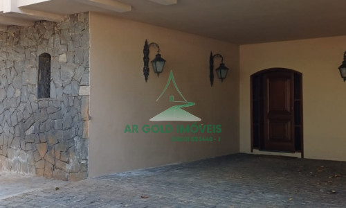 Casa à venda e locação | 360m² | 525m² terreno | Quintal | 8 vagas | Alto padrão