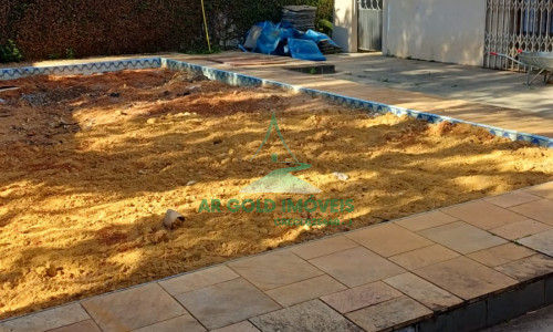 Casa à venda e locação | 360m² | 525m² terreno | Quintal | 8 vagas | Alto padrão