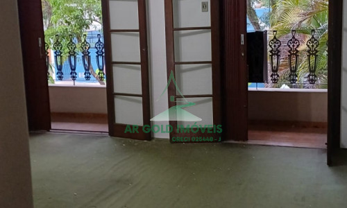 Casa à venda e locação | 360m² | 525m² terreno | Quintal | 8 vagas | Alto padrão