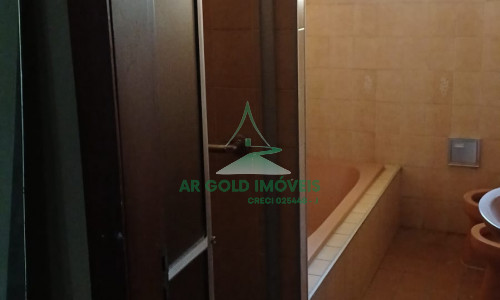 Casa à venda e locação | 360m² | 525m² terreno | Quintal | 8 vagas | Alto padrão