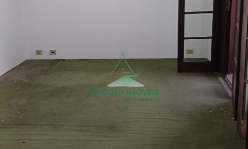 Casa à venda e locação | 360m² | 525m² terreno | Quintal | 8 vagas | Alto padrão