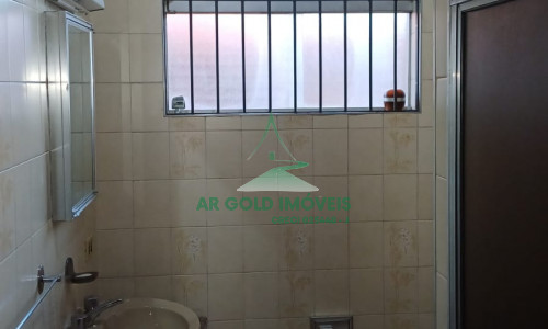 Casa à venda e locação | 360m² | 525m² terreno | Quintal | 8 vagas | Alto padrão