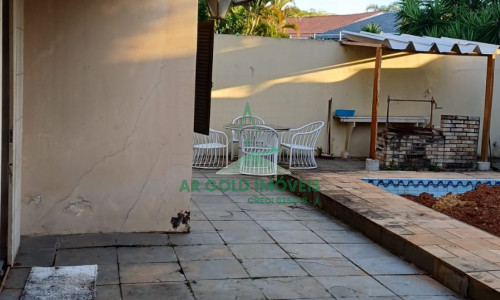 Casa à venda e locação | 360m² | 525m² terreno | Quintal | 8 vagas | Alto padrão