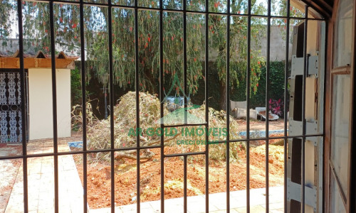 Casa à venda e locação | 360m² | 525m² terreno | Quintal | 8 vagas | Alto padrão