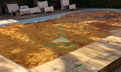 Casa à venda e locação | 360m² | 525m² terreno | Quintal | 8 vagas | Alto padrão