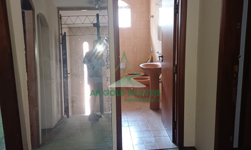 Casa à venda e locação | 360m² | 525m² terreno | Quintal | 8 vagas | Alto padrão