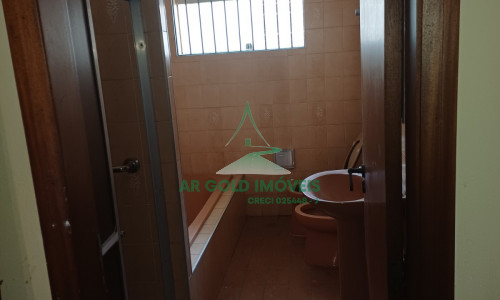 Casa à venda e locação | 360m² | 525m² terreno | Quintal | 8 vagas | Alto padrão