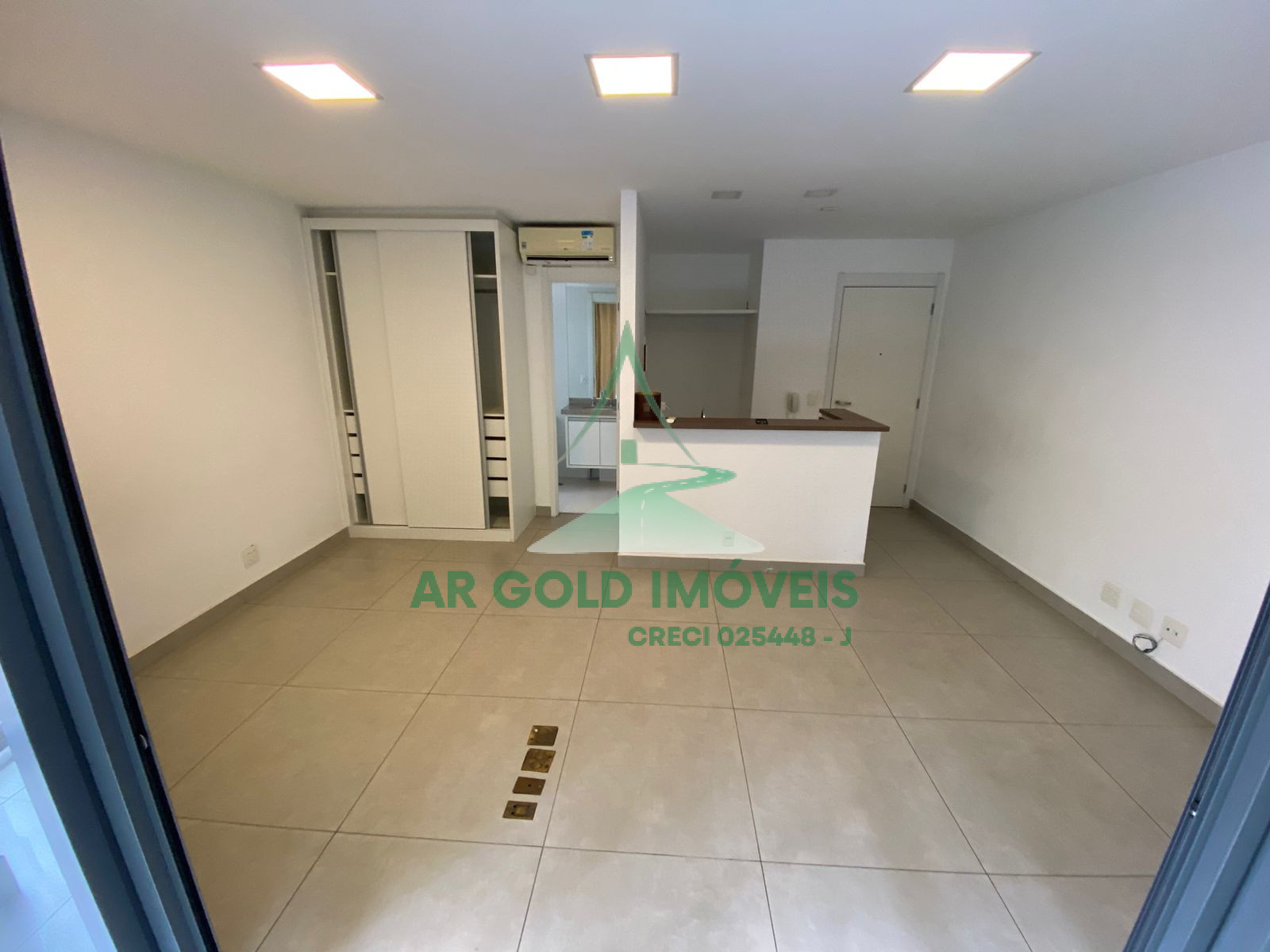 Apartamento para locação na Vila Madalena | 1 dormitório | 1 vaga | Varanda | Lazer completo