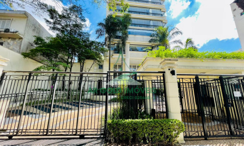 Apartamento à venda em Perdizes | 215m² | 3 suítes | 4 vagas | Reformado e amplo