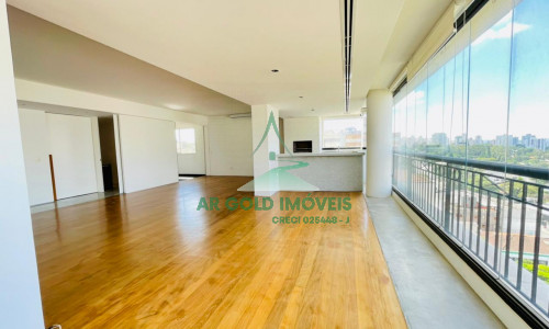 Apartamento à venda em Perdizes | 215m² | 3 suítes | 4 vagas | Reformado e amplo