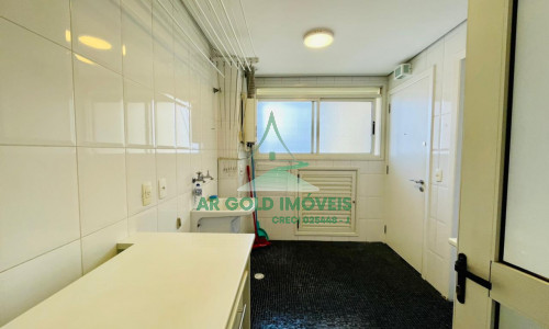 Apartamento à venda em Perdizes | 215m² | 3 suítes | 4 vagas | Reformado e amplo