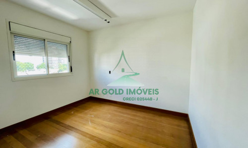 Apartamento à venda em Perdizes | 215m² | 3 suítes | 4 vagas | Reformado e amplo