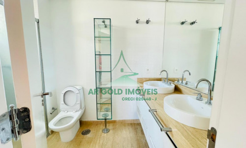 Apartamento à venda em Perdizes | 215m² | 3 suítes | 4 vagas | Reformado e amplo