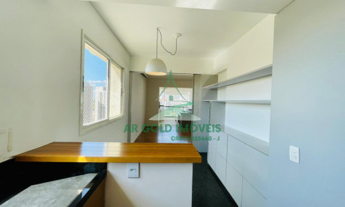 Apartamento à venda em Perdizes | 215m² | 3 suítes | 4 vagas | Reformado e amplo
