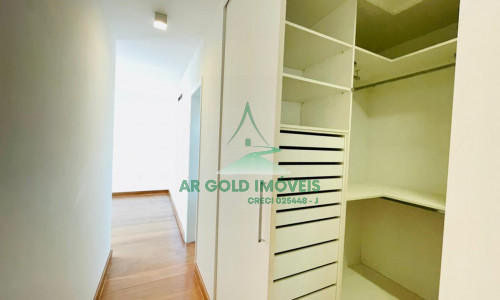 Apartamento à venda em Perdizes | 215m² | 3 suítes | 4 vagas | Reformado e amplo