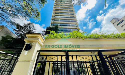 Apartamento à venda em Perdizes | 215m² | 3 suítes | 4 vagas | Reformado e amplo