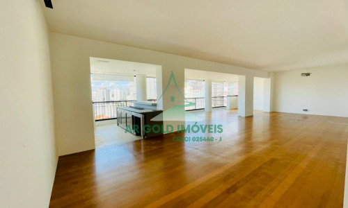 Apartamento à venda em Perdizes | 215m² | 3 suítes | 4 vagas | Reformado e amplo