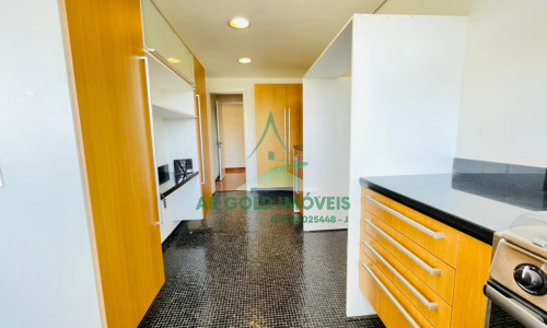 Apartamento à venda em Perdizes | 215m² | 3 suítes | 4 vagas | Reformado e amplo