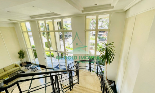 Apartamento à venda em Perdizes | 215m² | 3 suítes | 4 vagas | Reformado e amplo