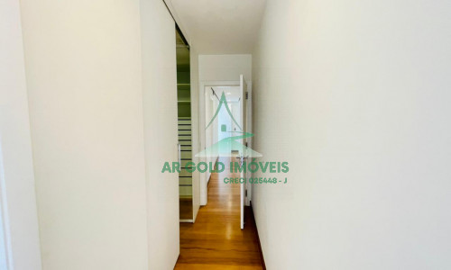 Apartamento à venda em Perdizes | 215m² | 3 suítes | 4 vagas | Reformado e amplo