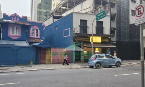 Casa comercial para locação na Bela Vista | 408m² | Amplo estacionamento | Excelente localização