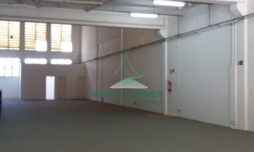 Galpão para locação em Tamboré | 1.000m² | Doca para caminhão | Excelente localização