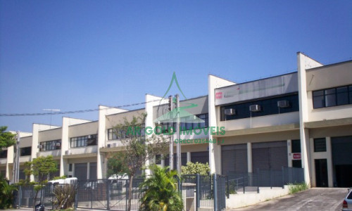 Galpão para locação em Tamboré | 1.000m² | Doca para caminhão | Excelente localização