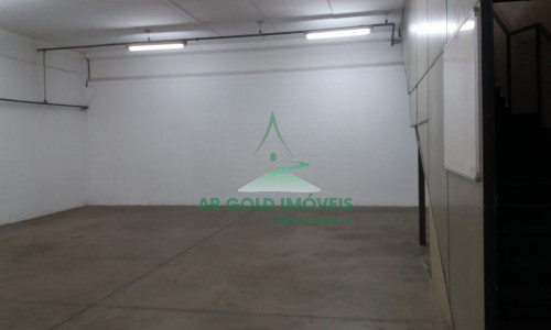 Galpão para locação em Tamboré | 1.000m² | Doca para caminhão | Excelente localização