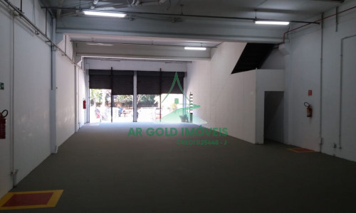 Galpão para locação em Tamboré | 1.000m² | Doca para caminhão | Excelente localização