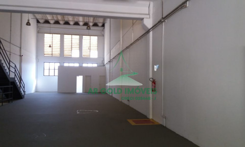 Galpão para locação em Tamboré | 1.000m² | Doca para caminhão | Excelente localização