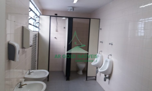 Galpão para locação em Tamboré | 950m² | Doca para caminhão | Pé-direito alto