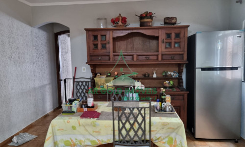 Casa à venda no Jardim Pinheiros | 207m² | 4 dormitórios (2 suítes) | 2 vagas