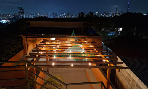 Casa comercial à venda ou locação em Perdizes | 550m² | 4 vagas | Rooftop | Piscina