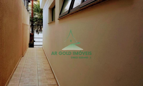 Sobrado Tríplex na Lapa | 3 Suítes | 6 Vagas | Lareira e Escritório | 215m²