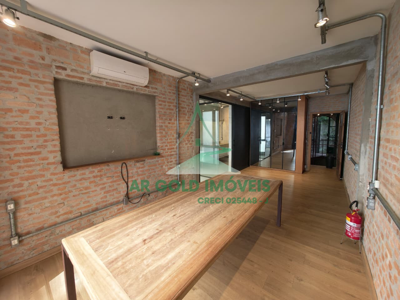 Casa para locação em Perdizes | 230m² | 2 suítes | 1 vaga | 3 pavimentos