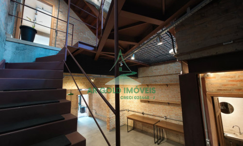 Casa para locação em Perdizes | 230m² | 2 suítes | 1 vaga | 3 pavimentos