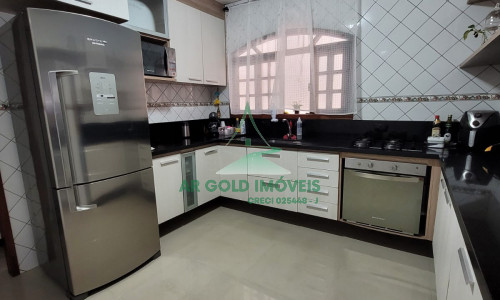 Sobrado à Venda em Piraporinha | 200m² | 3 Dorms (1 Suíte) | 3 Vagas | Planejado