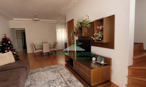 Sobrado à Venda em Piraporinha | 200m² | 3 Dorms (1 Suíte) | 3 Vagas | Planejado
