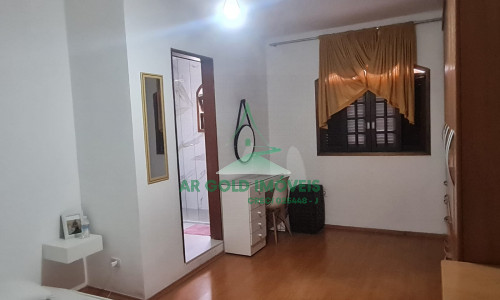 Sobrado à Venda em Piraporinha | 200m² | 3 Dorms (1 Suíte) | 3 Vagas | Planejado