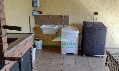 Sobrado à Venda em Itaquera | 180m² | 3 Dorms | 2 Vagas | Quintal e Churrasqueira