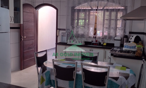 Sobrado à Venda em Itaquera | 180m² | 3 Dorms | 2 Vagas | Quintal e Churrasqueira