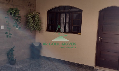 Sobrado à Venda em Itaquera | 180m² | 3 Dorms | 2 Vagas | Quintal e Churrasqueira