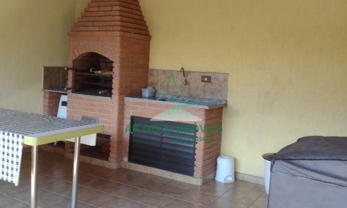 Sobrado à Venda em Itaquera | 180m² | 3 Dorms | 2 Vagas | Quintal e Churrasqueira