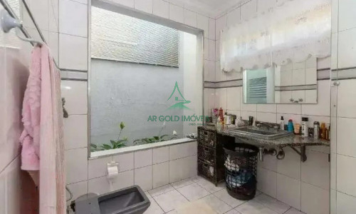 Casa à Venda na Vila Madalena | 280m² | 3 Quartos | 1 Suíte | Piscina | Churrasqueira | 5 Vagas