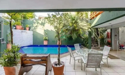 Casa à Venda na Vila Madalena | 280m² | 3 Quartos | 1 Suíte | Piscina | Churrasqueira | 5 Vagas