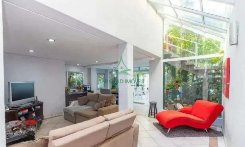 Casa à Venda na Vila Madalena | 280m² | 3 Quartos | 1 Suíte | Piscina | Churrasqueira | 5 Vagas