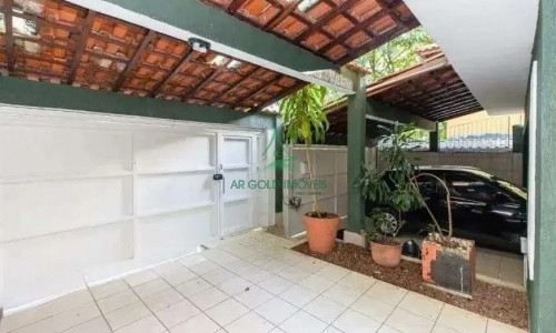 Casa à Venda na Vila Madalena | 280m² | 3 Quartos | 1 Suíte | Piscina | Churrasqueira | 5 Vagas