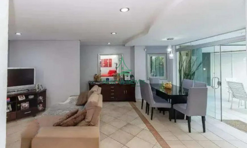 Casa à Venda na Vila Madalena | 280m² | 3 Quartos | 1 Suíte | Piscina | Churrasqueira | 5 Vagas