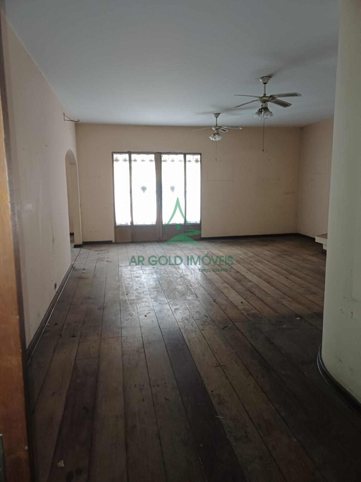 Sobrado à Venda ou Locação em Alto de Pinheiros | 360m² | Piscina | 8 Vagas | Quintal