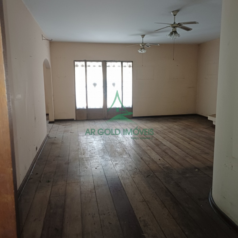 Sobrado à Venda ou Locação em Alto de Pinheiros | 360m² | Piscina | 8 Vagas | Quintal